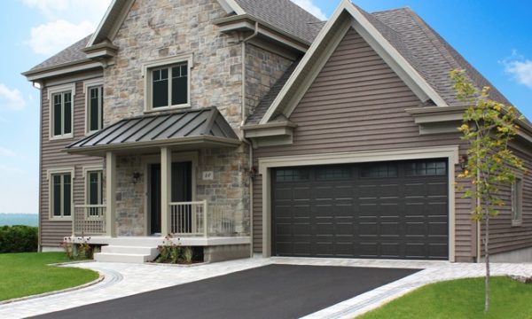 Portes de garage : le guide complet pour bien choisir au Québec