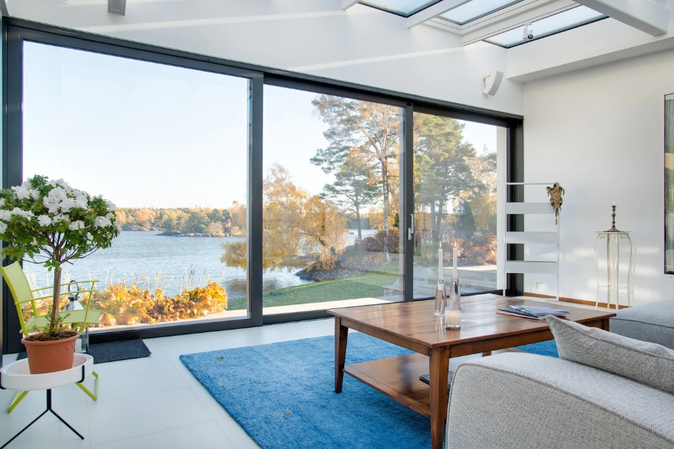 the luxury real estate market