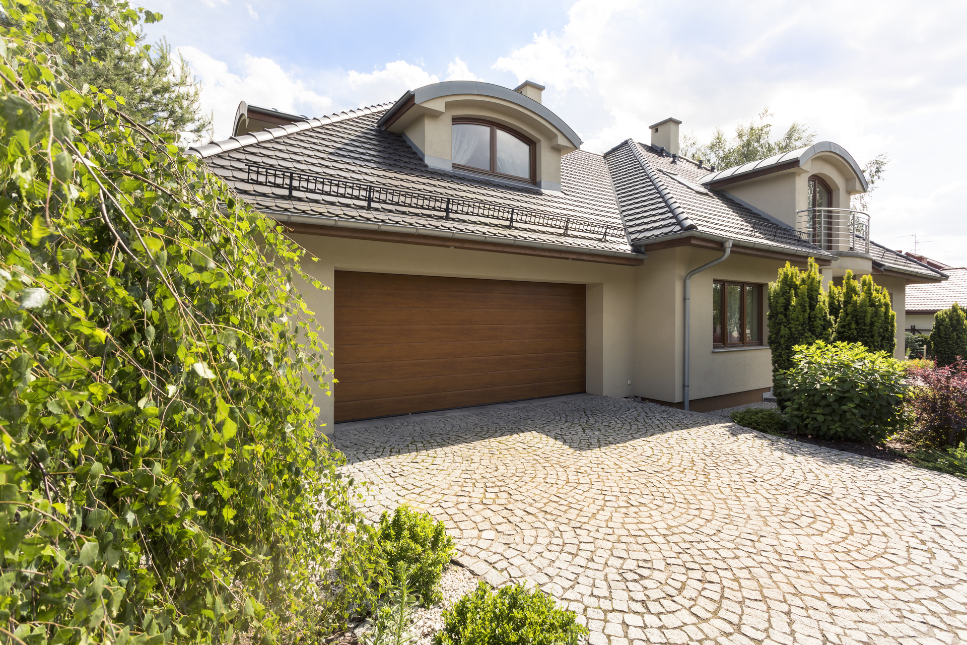 Portes de garages de qualité : le guide complet pour un choix durable et performant